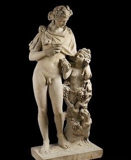 为什么古希腊雕塑都是裸体的？