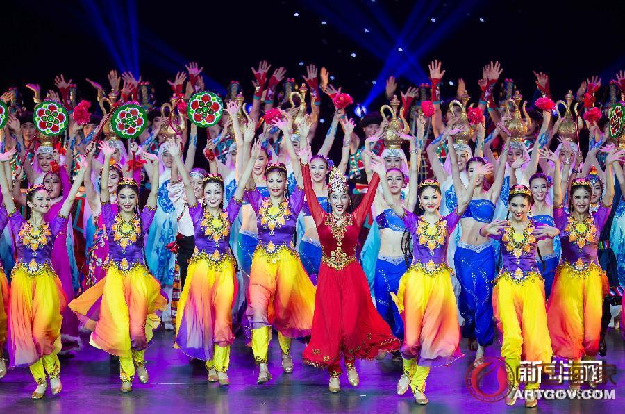首届全国少数民族优秀舞蹈作品展演在呼和浩特落幕