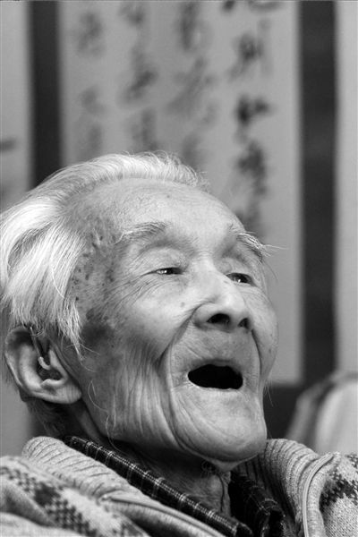 95岁红学泰斗周汝昌 刘心武：他用肩膀扛着我