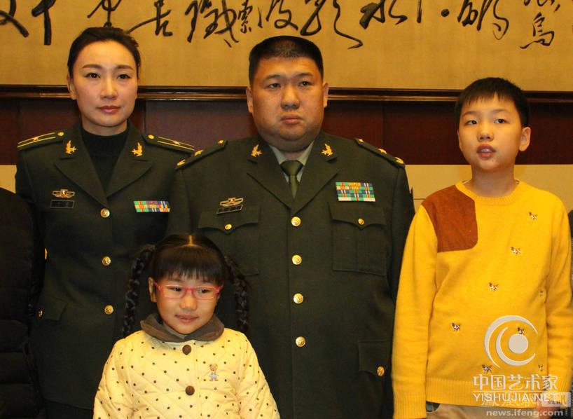 北京，毛新宇与夫人刘滨带领全家来到北京毛主席纪念堂缅怀毛泽东