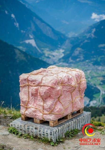 邪门艺术：瑞士高山上的肉雕塑