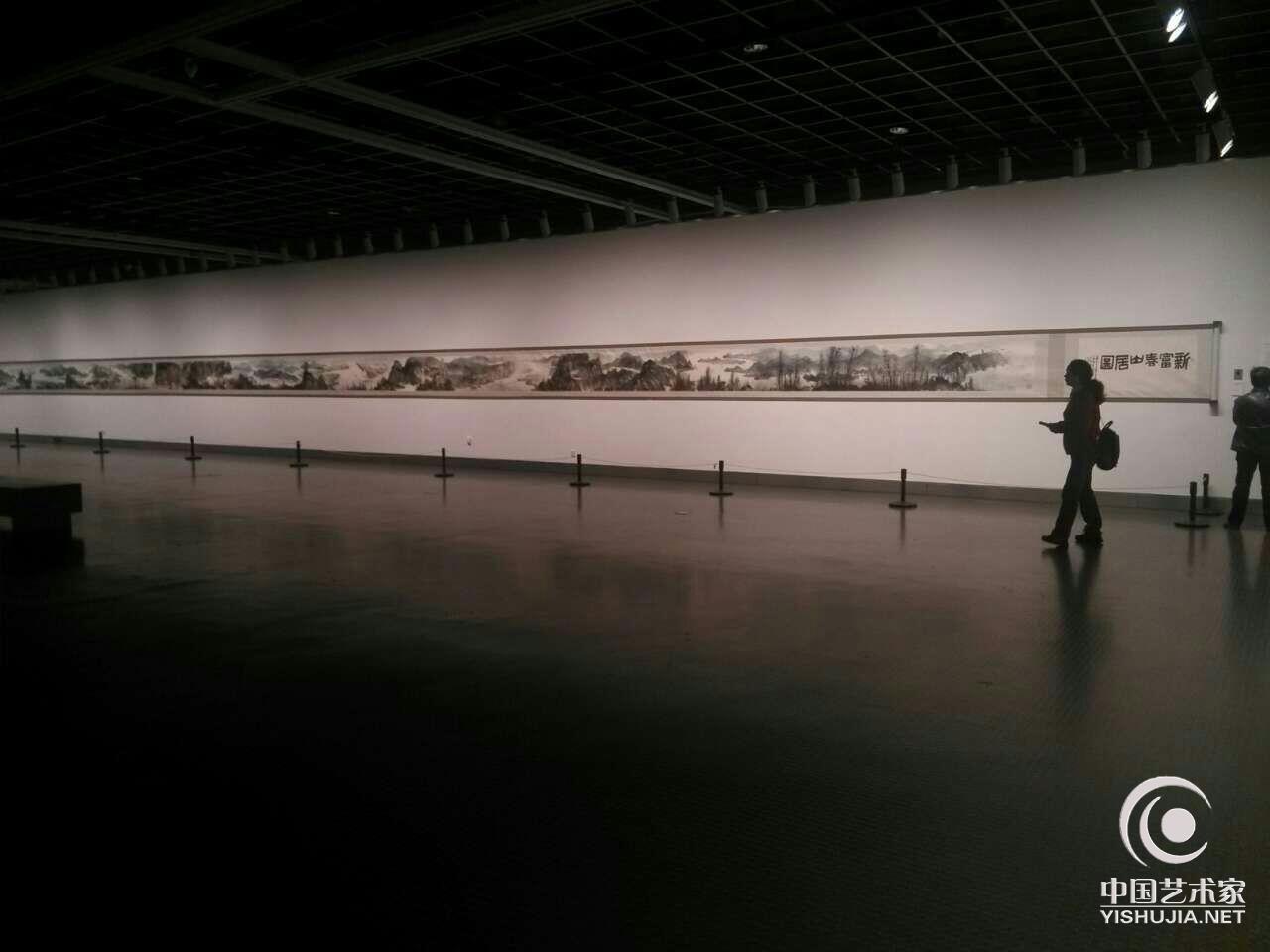 台湾画家江明贤携带巨著36米长《新富春山居图》在杭州展廊