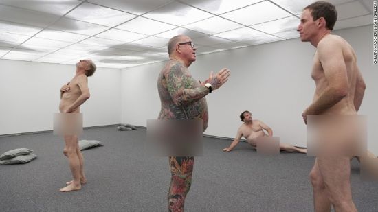 澳大利亚举办裸体艺术展：150名艺术粉全裸出席