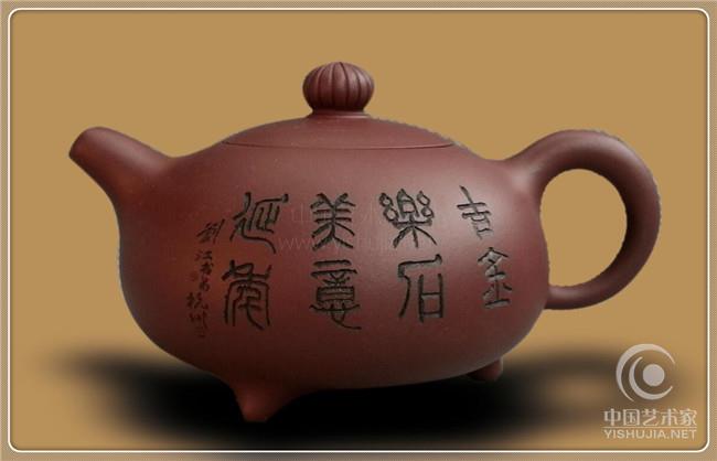 黄明先生策划、监制出品了《缶翁壶》，是继 “辛亥百壶”澳门巡展（12月19日—22日在澳门会展中心隆重展出）归来后壶道雅社的又一力作。