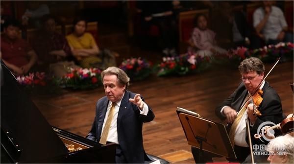 76岁奥地利钢琴巨匠再访北京