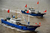 东海伏季休渔结束 现千帆竞渡壮观场面-石浦渔港的渔船出港开赴渔场