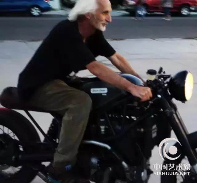 被刷屏的79岁老头是中国货真价实的时尚咖！