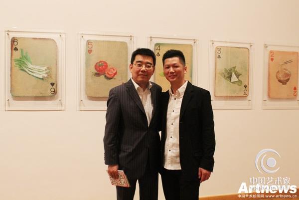 左至右：中华人民共和国驻德文化参赞陈平，艺术家黄勇