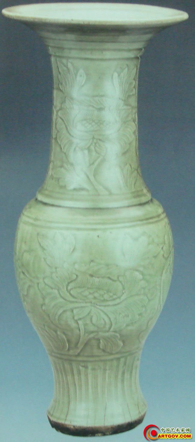 明  龙泉窑青瓷刻划瓶